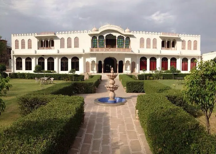 Hotel Surya Vilas Palace