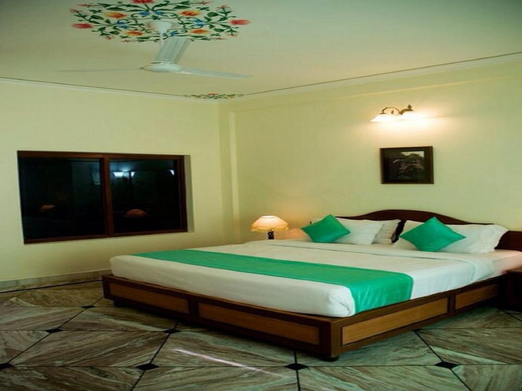 Surya Palace 4*