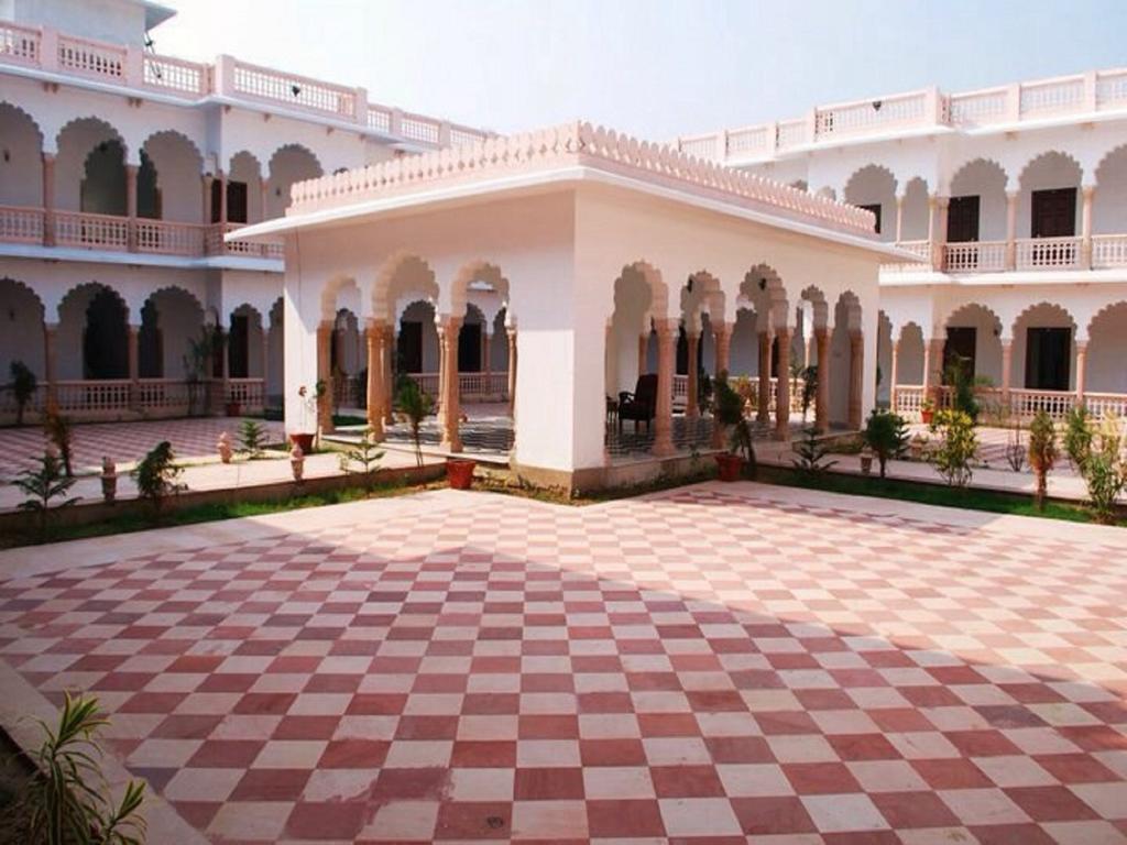 Surya Palace Hotel