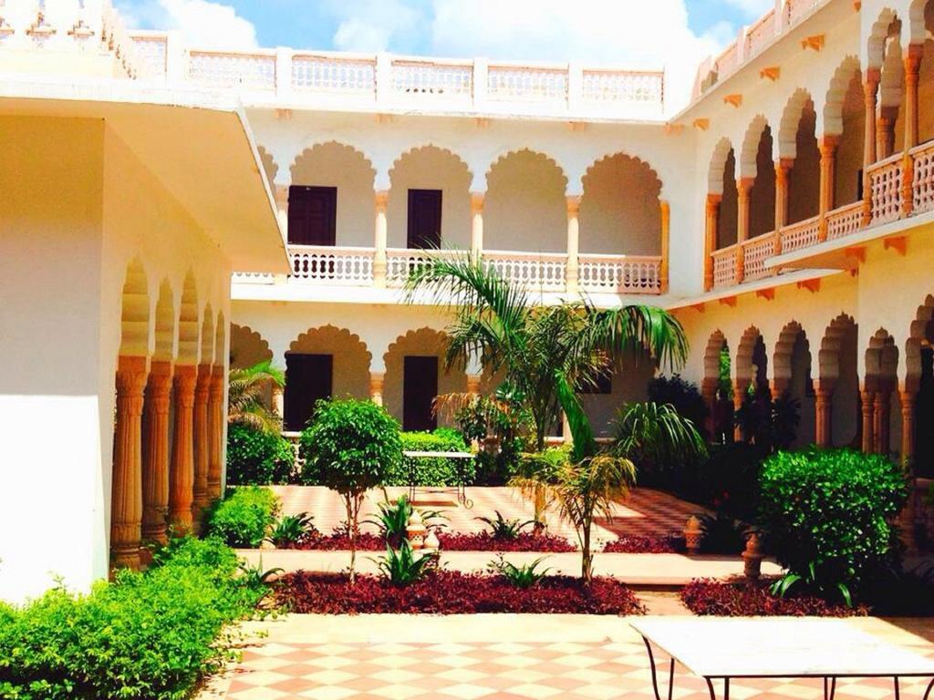 Surya Palace Hotel 4*