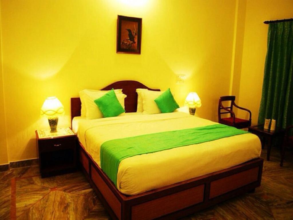 Surya Palace 4*